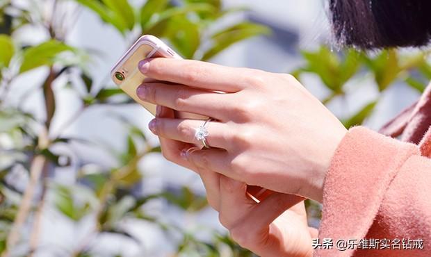 手指戴戒指的含义是什么(不同手指戴戒指戴法的含义 你戴对了吗)