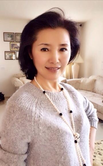给各台春晚气质主持打分,倪萍成经典,马凡舒初登台惊艳