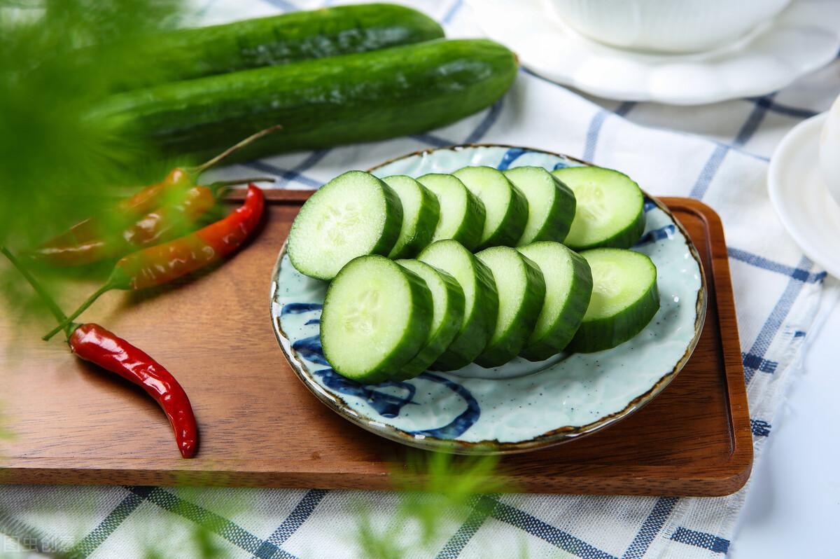 干燥季节吃什么食物补水效果最好(盘点8种补水效果最好的食物)