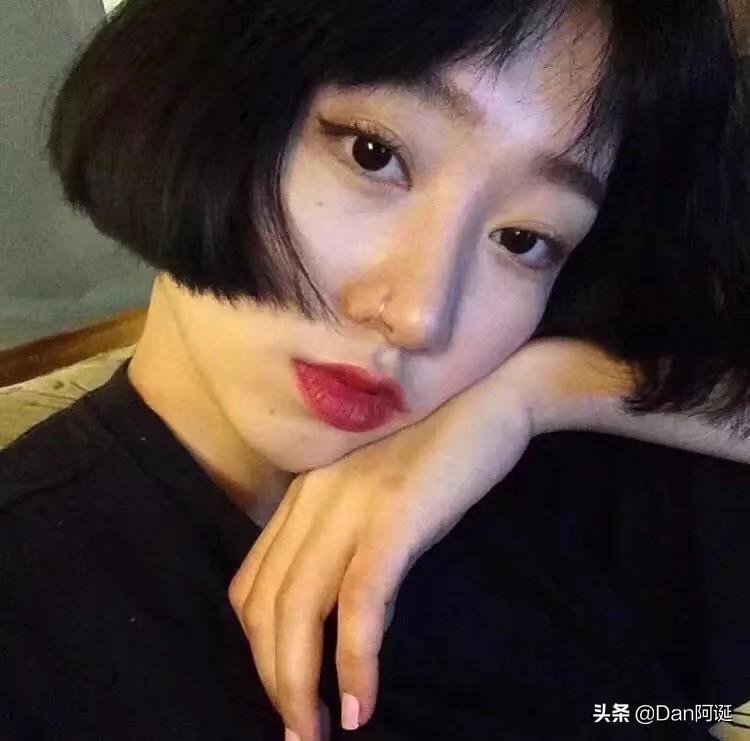 不相信爱情的句子(精选10句让前任看了会心疼的说说)