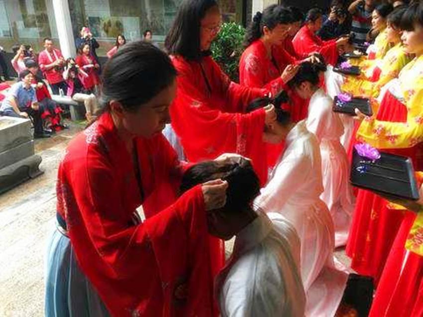 定情信物送女孩什么好（定情信物送女孩什么好学生）