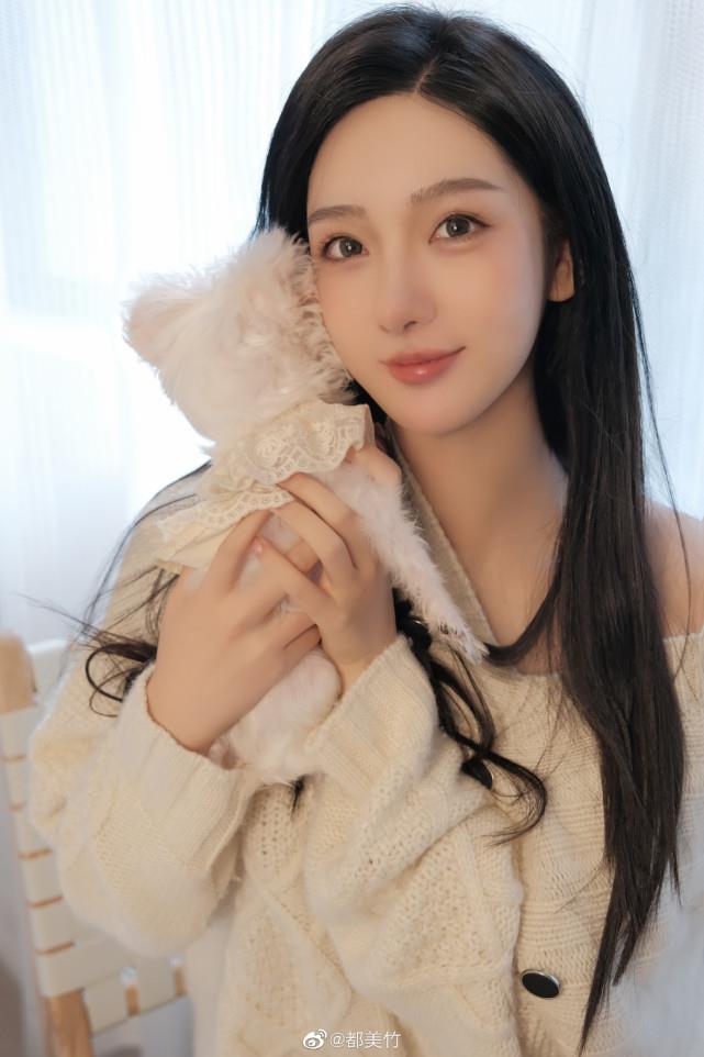 李靓蕾入选“中国十大女性”惹众怒，网友纷纷反对