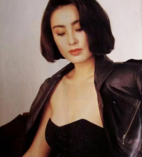 两个独立包装的女人（两个独立包装的女人讲的是什么意思）