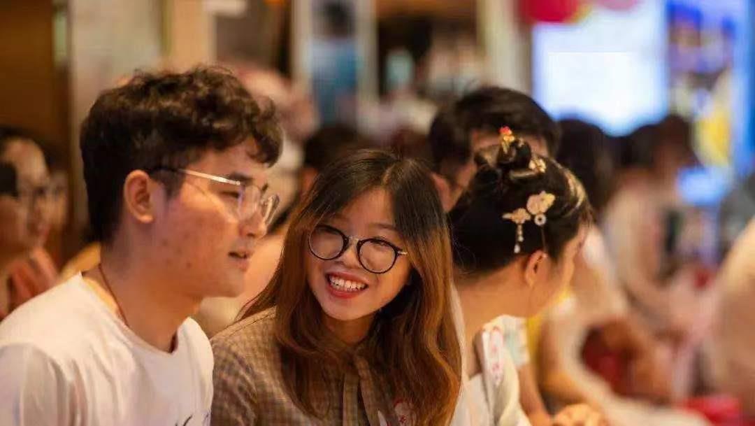 陌陌上的女的约都是收费的(陌陌能约出来女的吗)