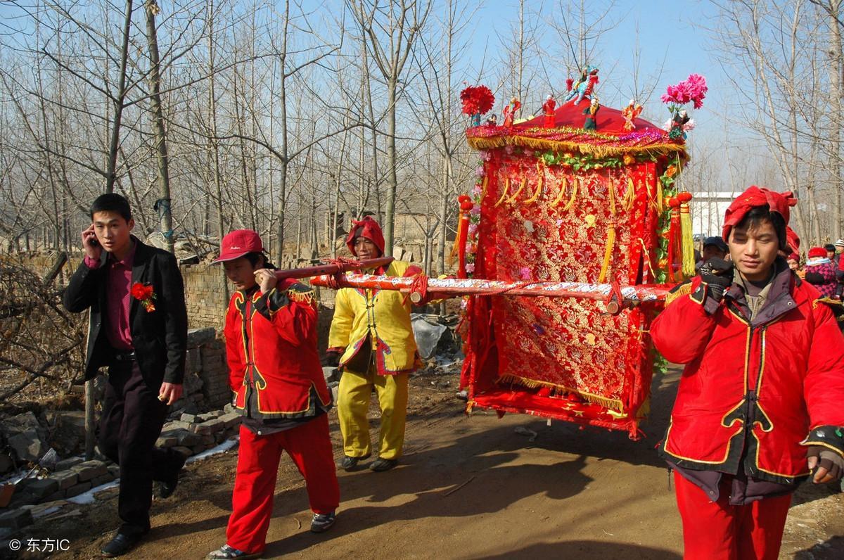 农村讲究女大一不是妻 女大三抱金砖(为啥大一岁不能娶)