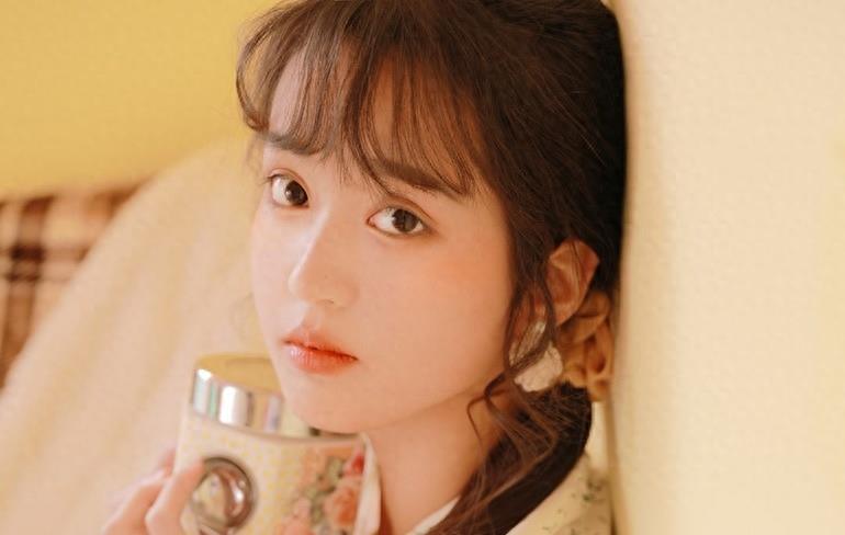 一个女孩子喜欢你会有什么表现(女生喜欢男生的表现)