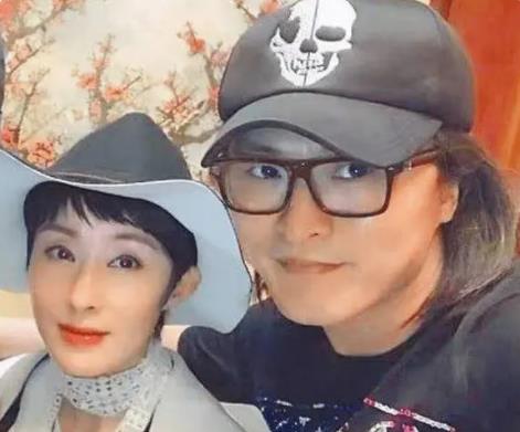 两个独立包装的女人（两个独立包装的女人讲的是什么意思）