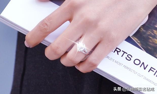 手指戴戒指的含义是什么(不同手指戴戒指戴法的含义 你戴对了吗)