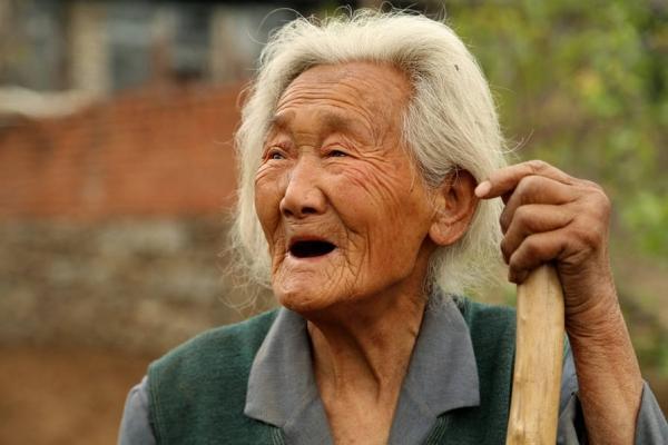 简短的一篇想念母亲的文案(母爱深似海 母恩重如山)