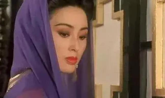 两个独立包装的女人（两个独立包装的女人讲的是什么意思）