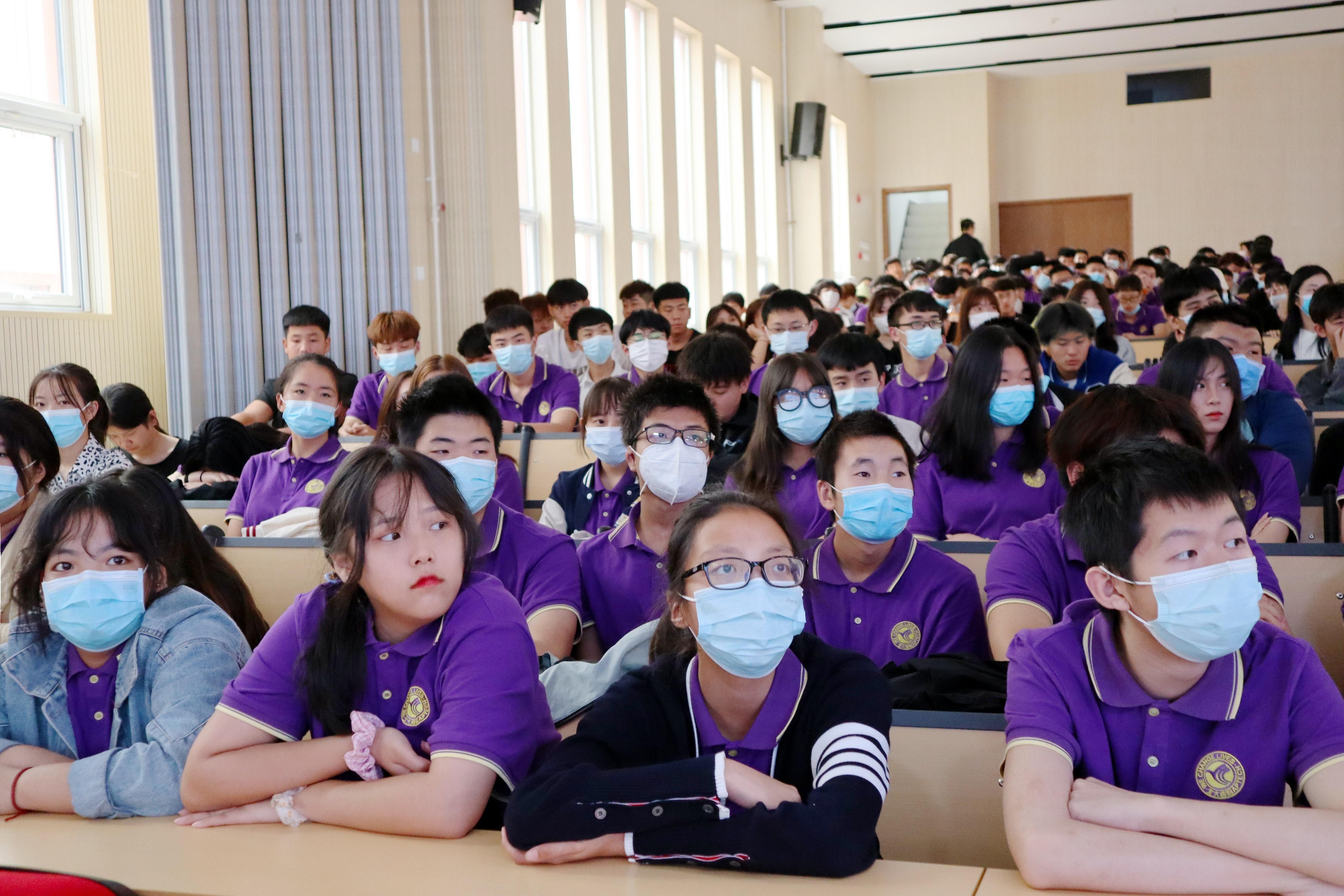 18岁初中毕业女生学什么技术（初中毕业女孩学什么手艺好就业）