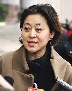 给各台春晚气质主持打分,倪萍成经典,马凡舒初登台惊艳