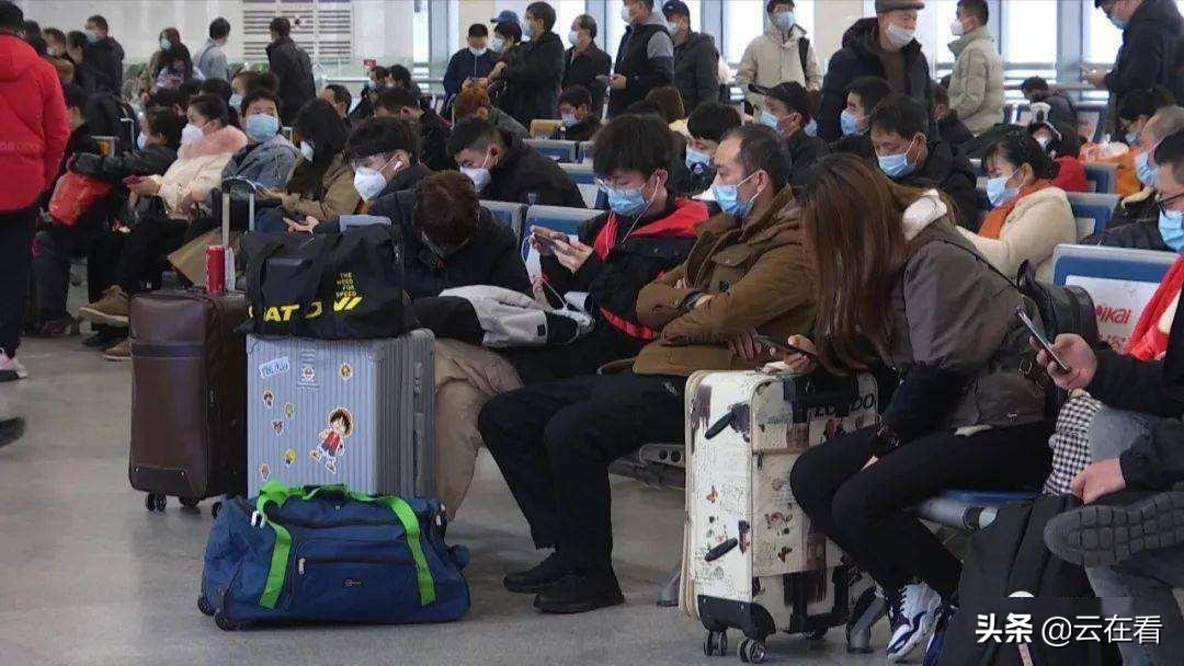 女儿带男友回家爸爸放鞭炮迎接,男友表示很激动