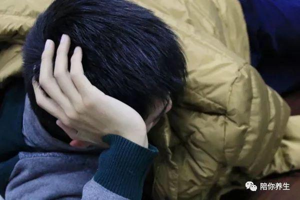 睡眠不好失眠怎么办 每天睡前活动十分钟(告别失眠 容颜变好)