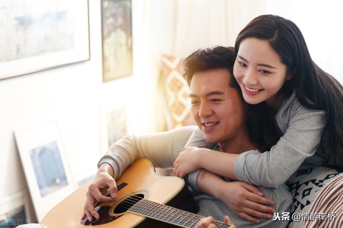 如何给异地女朋友惊喜(男人用三个方法,让女朋友开心)