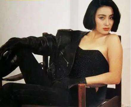 两个独立包装的女人（两个独立包装的女人讲的是什么意思）