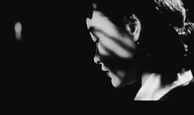 《红玫瑰与白玫瑰》主题分析（张爱玲对婚姻的思考和探讨）