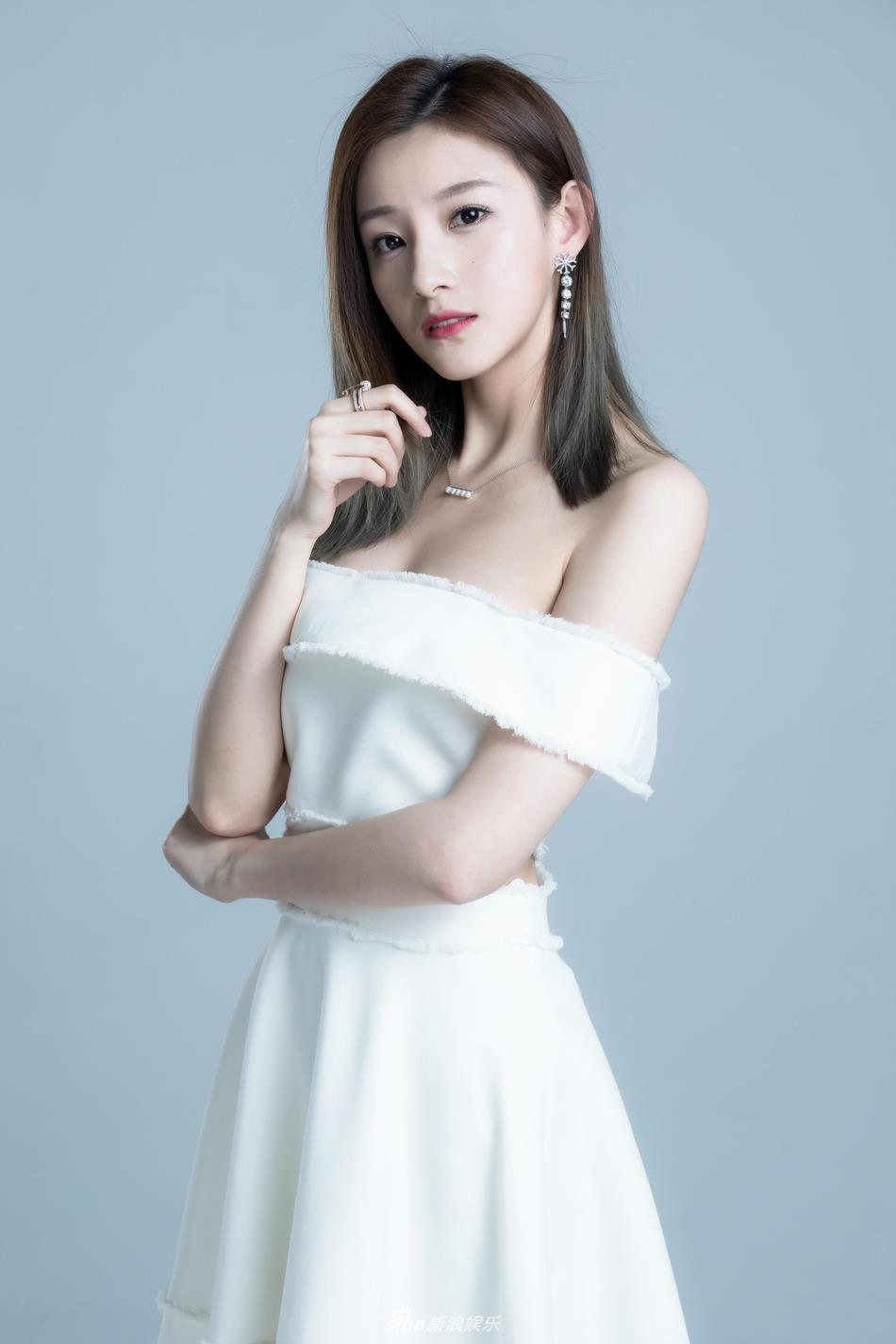 给各台春晚气质主持打分,倪萍成经典,马凡舒初登台惊艳