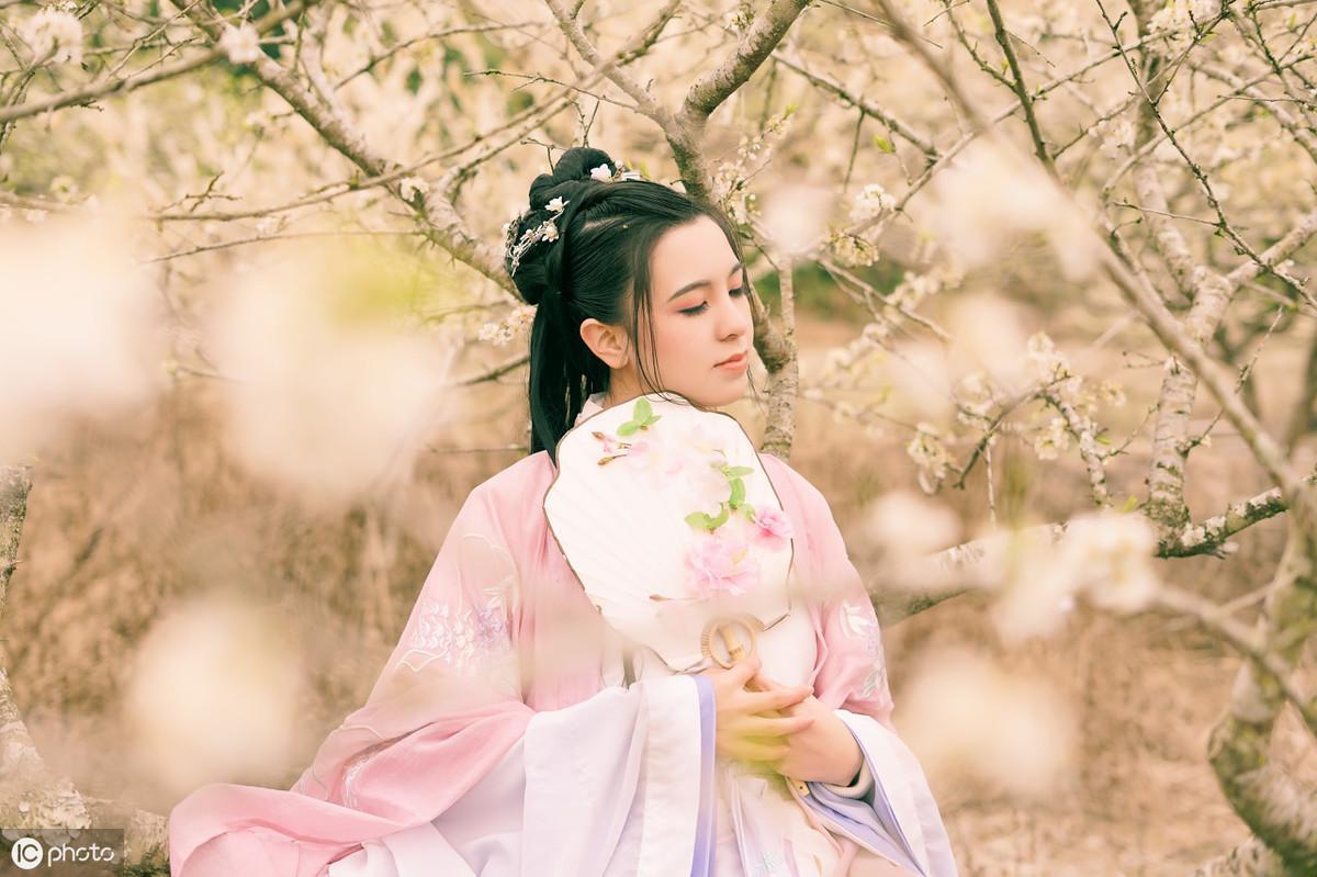 最令人心醉神迷的35句赞美他人的古诗词(尽显高端大气的文艺范)