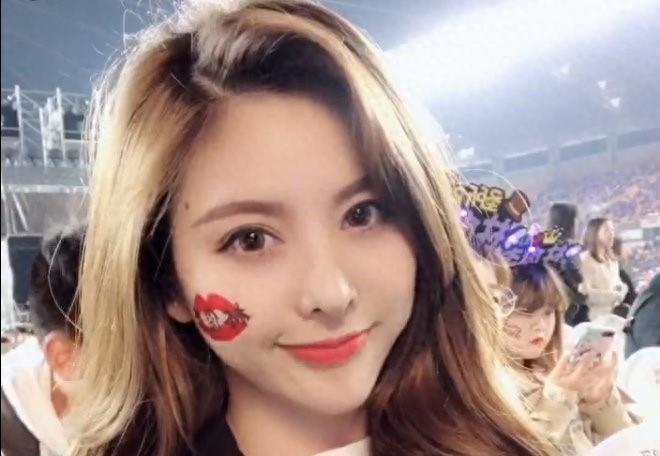 一个女孩子喜欢你会有什么表现(女生喜欢男生的表现)