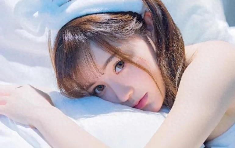 加女孩子*怎么聊天（和女孩子聊天开场白）