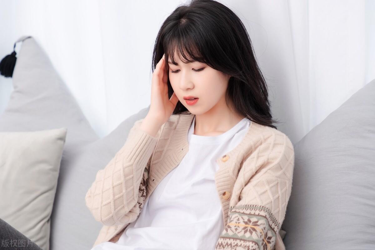 女生回消息慢怎么办(用对这3招让她主动找你聊)