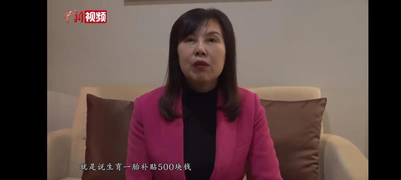 委员建议强制男性陪休产假一个月,对生育孩子的家庭按月发放补贴