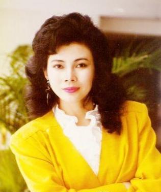 给各台春晚气质主持打分,倪萍成经典,马凡舒初登台惊艳