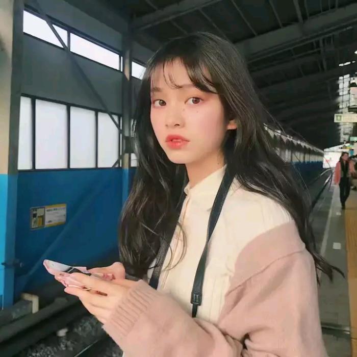 和女生聊了几分钟后找不到话题怎么办?教你几个聊天技巧