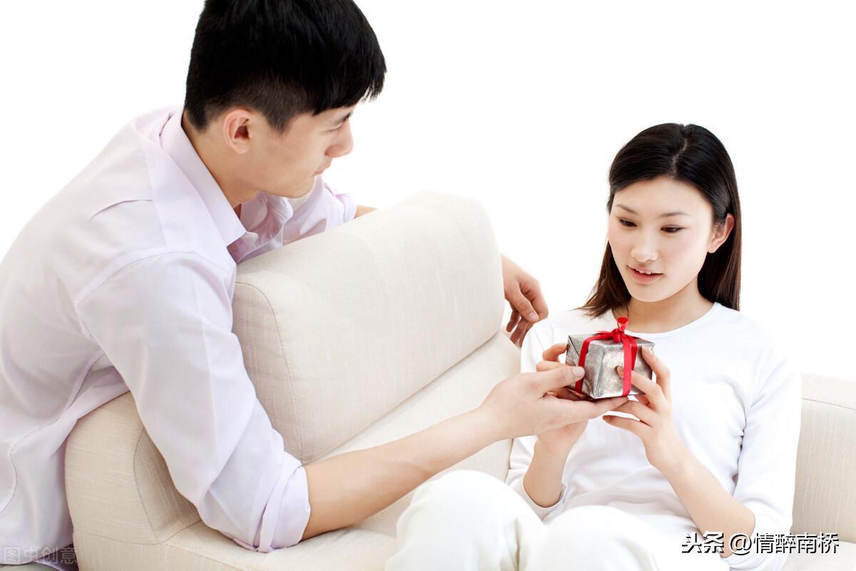 如何给异地女朋友惊喜(男人用三个方法,让女朋友开心)