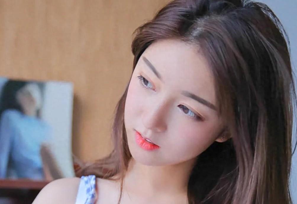 加女孩子*怎么聊天（和女孩子聊天开场白）
