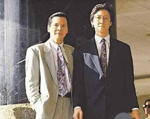 两个独立包装的女人（两个独立包装的女人讲的是什么意思）