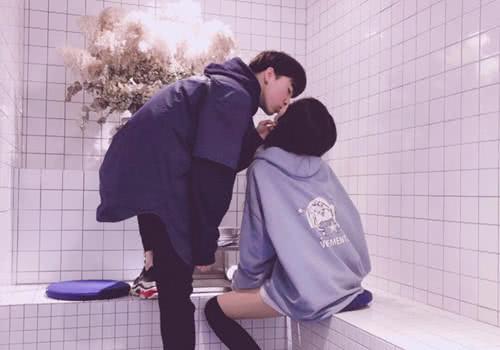 第一次不会接吻怎么办?教你四招,少女初吻必读