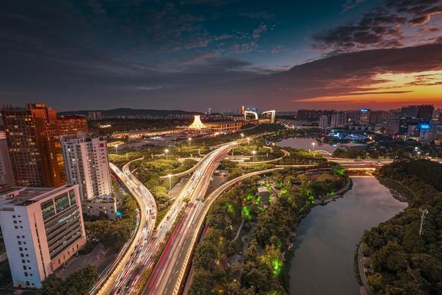 中国27个省会规模对比(沈阳超郑州,南宁、合肥和福州仅为大城市)