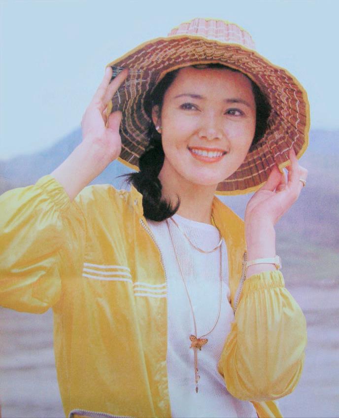 给各台春晚气质主持打分,倪萍成经典,马凡舒初登台惊艳
