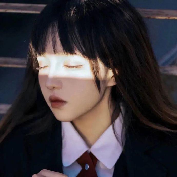 80斤女孩减肥长期不吃主食住进ICU，当代女性的审美观何时能改变？
