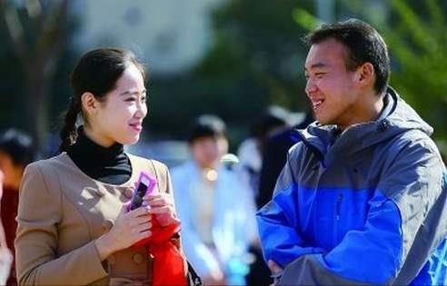 女孩相亲一天见了30多个男孩,称聊天像批奏折