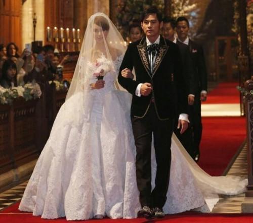 明星恩爱夫妻的结婚照，处处流露着浪漫