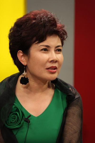 给各台春晚气质主持打分,倪萍成经典,马凡舒初登台惊艳