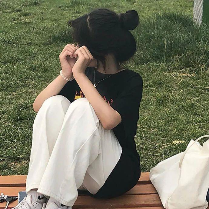 深度解析不苟言笑的含义及其对人际关系的影响,让你的人际交往质量翻倍!