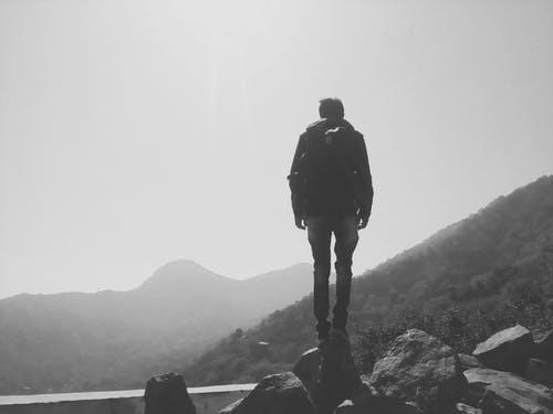 男朋友爱上别人的表现(男朋友心里有别人的表现)