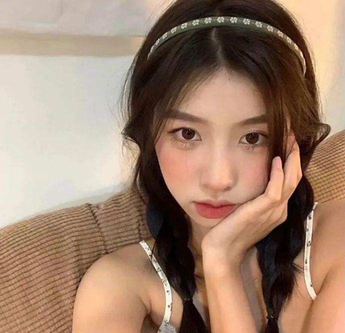 女生发哭笑的含义及心理分析，揭秘女性情感世界的7个秘密。