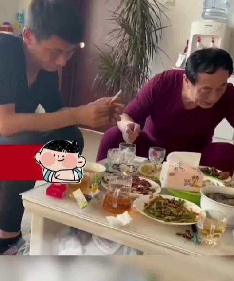 女婿上门拜年边落泪边