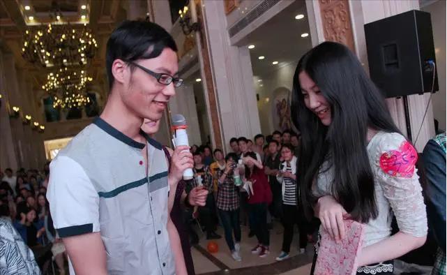 女孩相亲一天见了30多个男孩,称聊天像批奏折