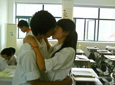 发现女儿早恋并有亲密接触怎么办（发现小孩早恋了如何处理）