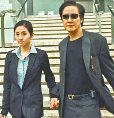 两个独立包装的女人（两个独立包装的女人讲的是什么意思）