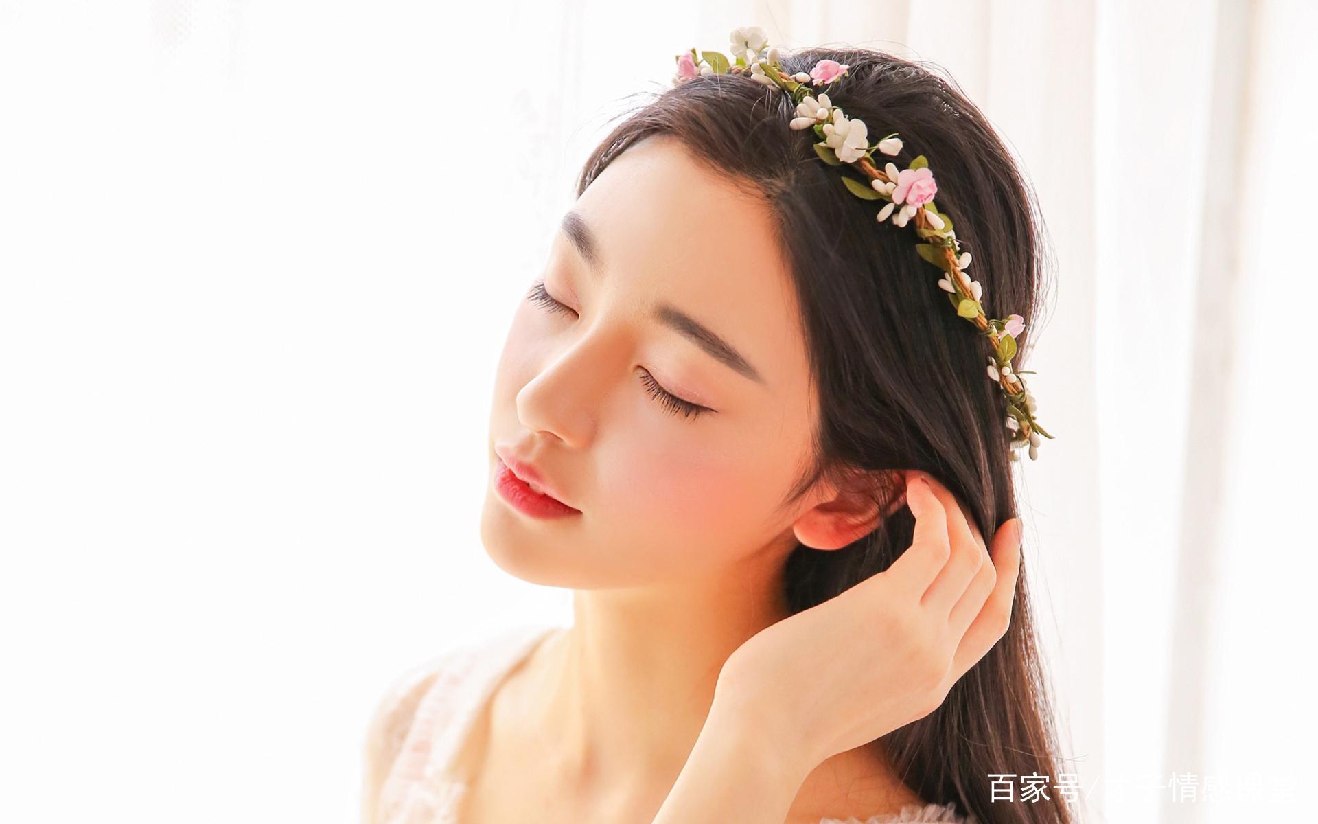 异地恋聊天没话题怎么办（四个技巧让你们的感情重燃爱火）