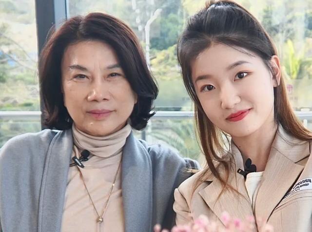 幽默的自我介绍女生（幽默的自我介绍女生简短）