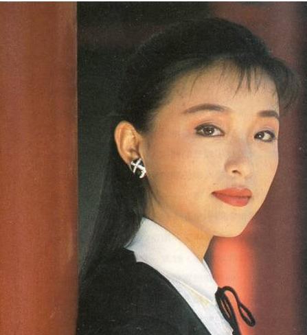 给各台春晚气质主持打分,倪萍成经典,马凡舒初登台惊艳