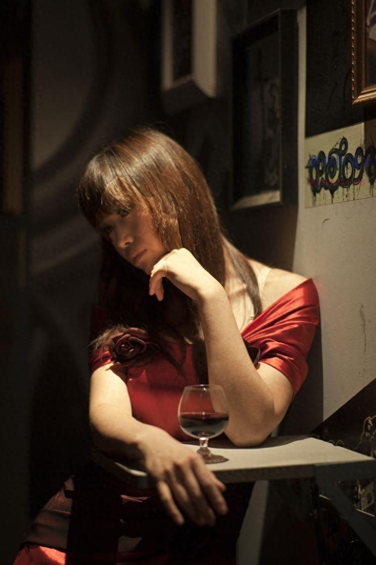 在酒吧怎么搭讪妹子(如何在酒吧和女生搭讪)